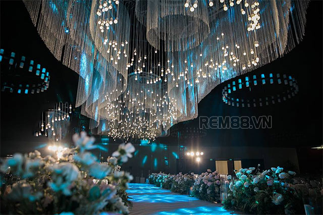 rèm trang trí đám cưới tạo cho không gian buổi tiệc đẹp lung linh