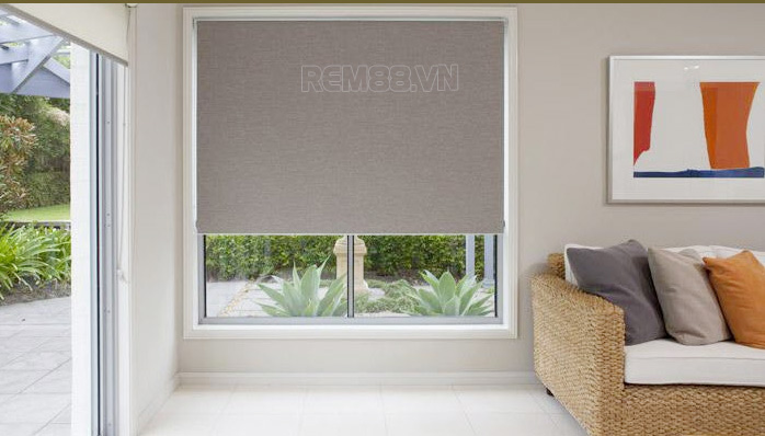 Decor phòng khách với mẫu rèm cuốn chống nắng nóng RC21 tại Rem88