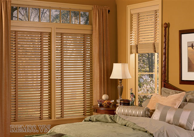 rèm gỗ cửa sổ phòng ngủ tạo cho căn phòng ngủ một không gian yên tĩnh, ấm cúng, nhẹ nhàng để ngủ ngon hơn