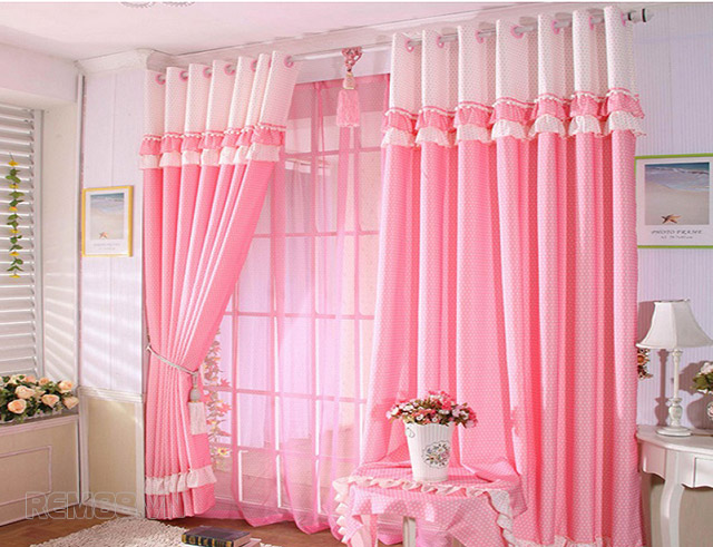 rèm tường màu hồng