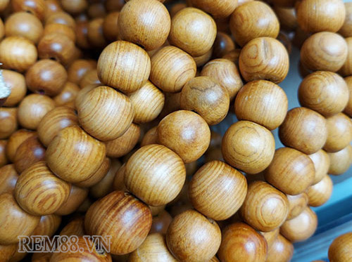 Gỗ Pơmu chuyên dùng làm rèm hạt gỗ và được người tiêu dùng vô cùng ưa thích