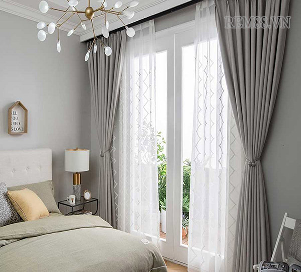 rèm vải sử dụng tại phòng ngủ giúp cản ánh sáng để giấc ngủ được sâu hơn, không gian mát mẻ hơn
